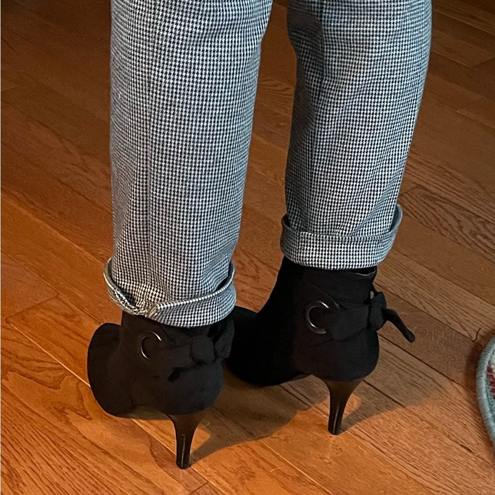 New Directions Ladies bootie black suede material 3.5 inch heel with bow. - Picture 9 of 10